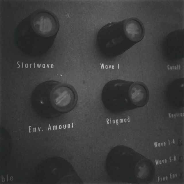 ModularMondays's tweet image. Ce soir! Set-up à 19h30 et performances à 21h00! 
Apportez vos synthés, laptops, instruments, noisemakers, drum machines, grand-mères, etc. pour une soirée de musique impro ouverte à toutes et à tous.

Share what you&apos;ve been experimenting with so far in 2020 and stick around…