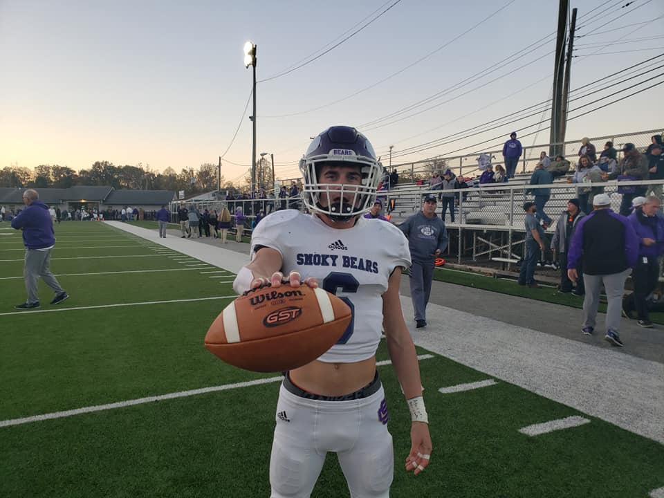 TNGridironScout's tweet photo. Big Time Talent Still Available In East Tennessee👀🖊️📒
#GetNoticed #TNGS #1NameInTheGame ✔️
@Bigwill46798139 @CSmithScout @AppalachiaPrep @TColston6 @BigFaceSportss @BrighamLyons1 @CoachT423 
🖱️: https://t.co/GvOUKGbFCj https://t.co/FV1jV6mkzq