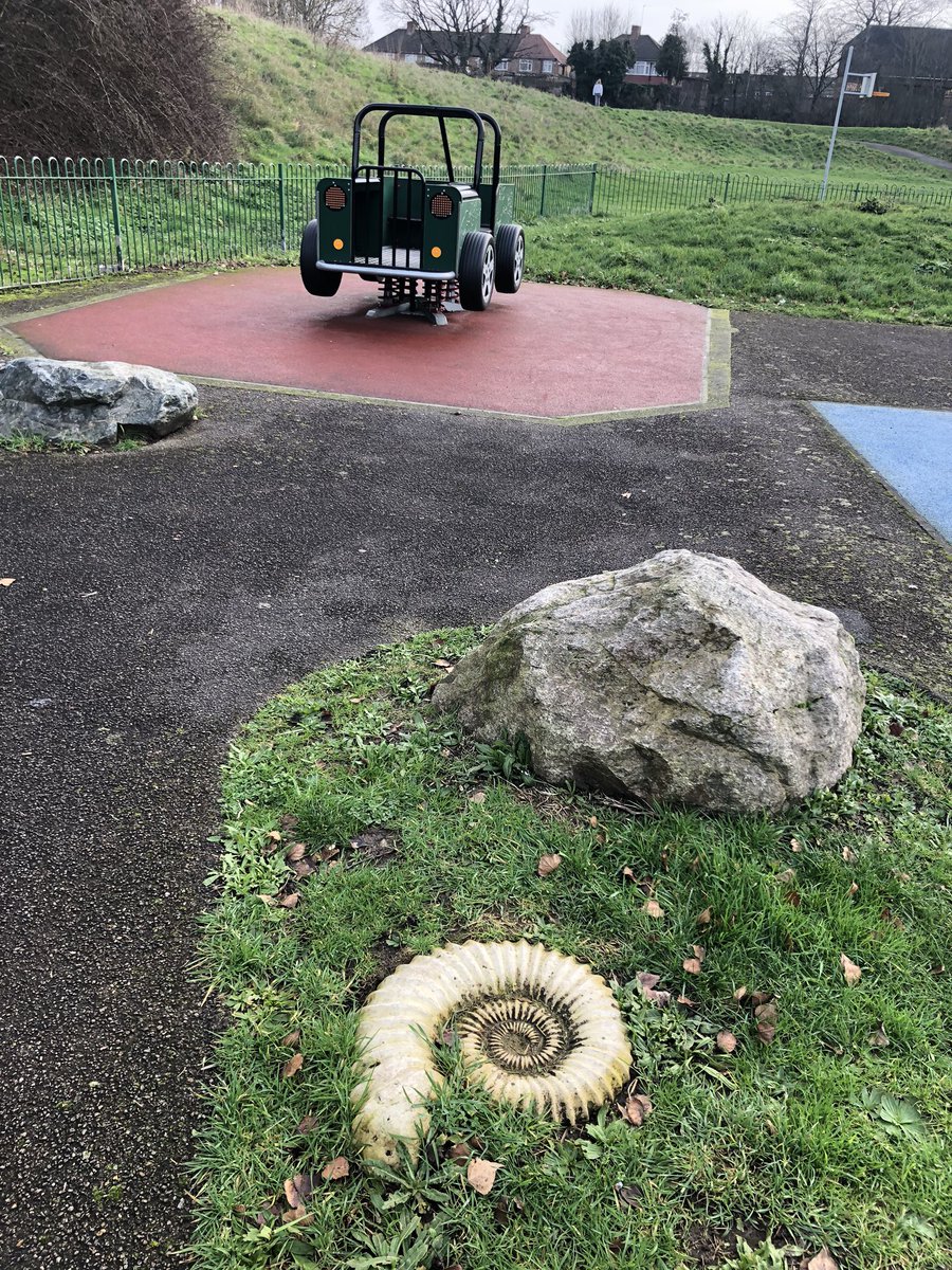 MissGonella's tweet photo. #Year3 @GeorgespicerP Did you know we have a fossil site right here in Enfield? #fieldtrip https://t.co/5XJqGKl7qd