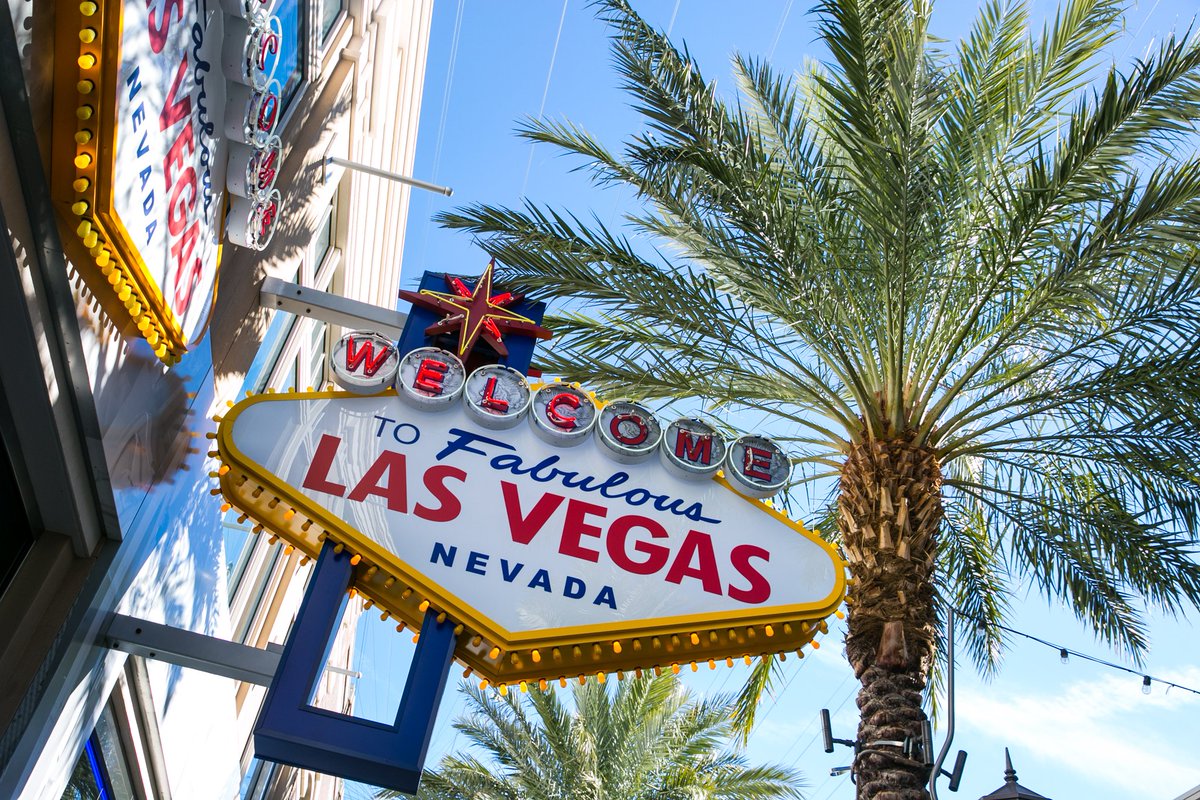 HUBInstitute's tweet photo. #CES2020 Les chiffres du jour :
> 4 000 exposants,
> 250 conférences,
> 170 000 participants venus de 160 pays
> 1500 journalistes et analystes
> 180 CES Innovation Awards, Honorees et Best Of Innovation dans 28 catégories
Vous êtes prêts ? Nous aussi ! #CES #HUBCES https://t.co/eOHtPErKOR