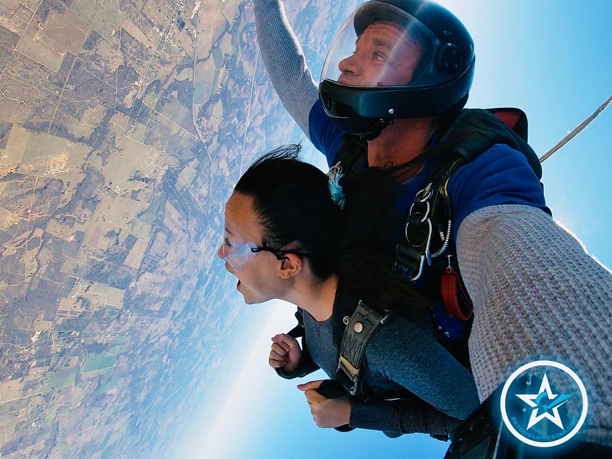 Valerie_Chang's tweet photo. Full send into 2020. Here’s to the man above who continuously pours good things into my life including friends who jump with, gorgeous weather, and adrenaline. Jordan year. #23 HBD to me. 💯

P.S. that’s my homie, he goes by Launchpad. https://t.co/Kucs4JIj7j