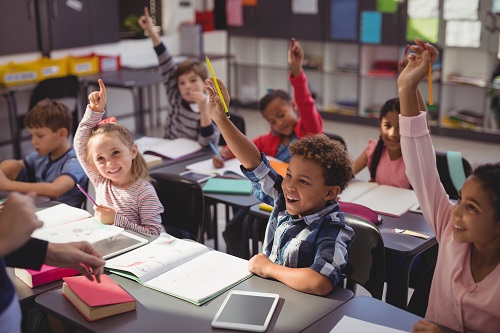 USDA_FNA's tweet photo. #Schoolmeals play an important role in providing the nutrition foundation children need to succeed in the classroom. Kids with healthier eating patterns have better academic performance. https://t.co/u169HzJSuo