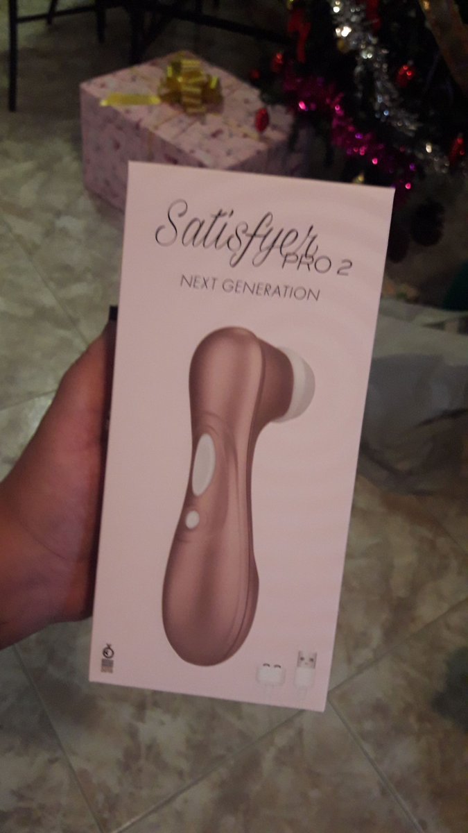 bollerafrustrad's tweet photo. Mi novia me ha regalado por reyes esto. No sé si me está invitando a no verla más, o poniendo a prueba sus habilidades.
Seguiré informando. https://t.co/v1QwvZJNSn