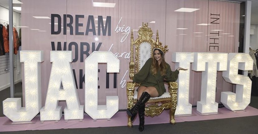 pnix_hI's tweet photo. Queen j 👸🏻 
JAC ITS

@jacquelineMjos https://t.co/PK3qGPq8Se