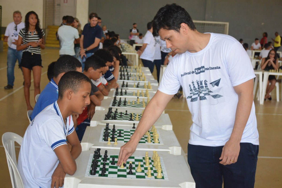 Rafael Leitão on X: Luiz Augusto, aluno do projeto Xadrez nas Escolas,  indicado para o Troféu Mirante. No fundo eu sonhava com isso quando  começamos o projeto. Mas não imaginava quer seria