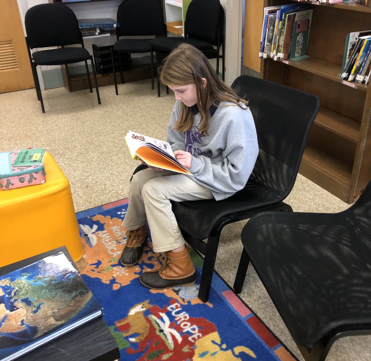 AMSLibraryReads's tweet photo. 6th grade Lunch reader! Really @AnnapMSAACPS
#PowerUpRead πβ€οΈπ https://t.co/bSm95FTXVJ
