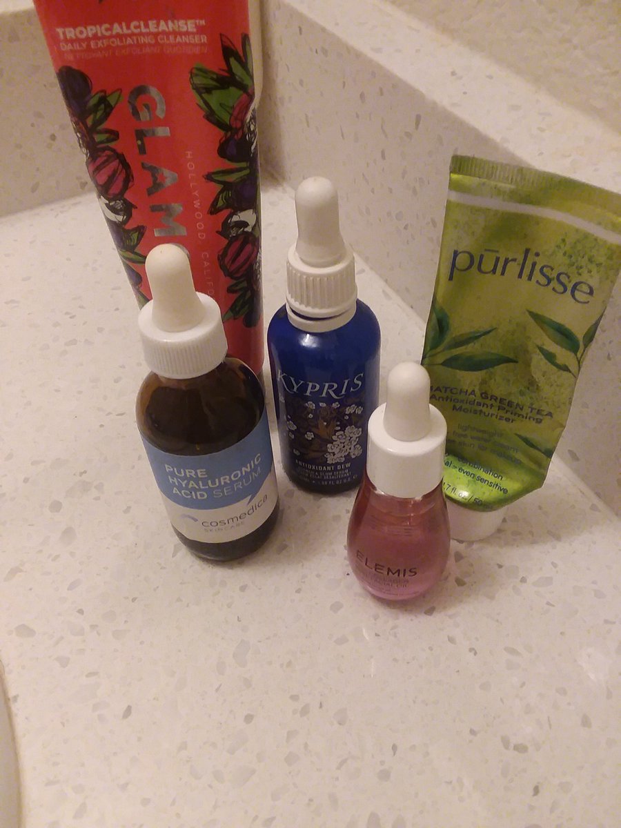 LaceShantelle's tweet photo. Prepping my canvas for today's makeup. 
#glamglow #kypris #purliess #elemis #cosmedica #skincare #skincareroutine https://t.co/fOZylBdBjb