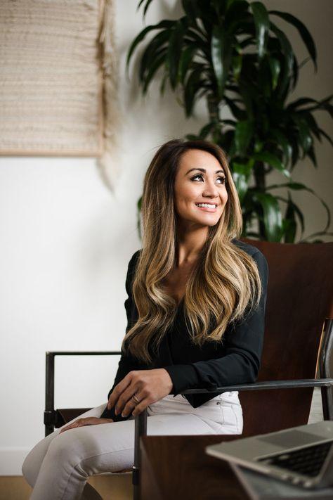 desicrowley's tweet photo. Your inner brand is waiting to shine through. With my help, we can get you bust your fears and create the impact you were born to have in the world. Visit my page to get started: https://t.co/zYpgzc8kcO

#PersonalBrand #Unique #BossWoman https://t.co/PyNaMIchFp