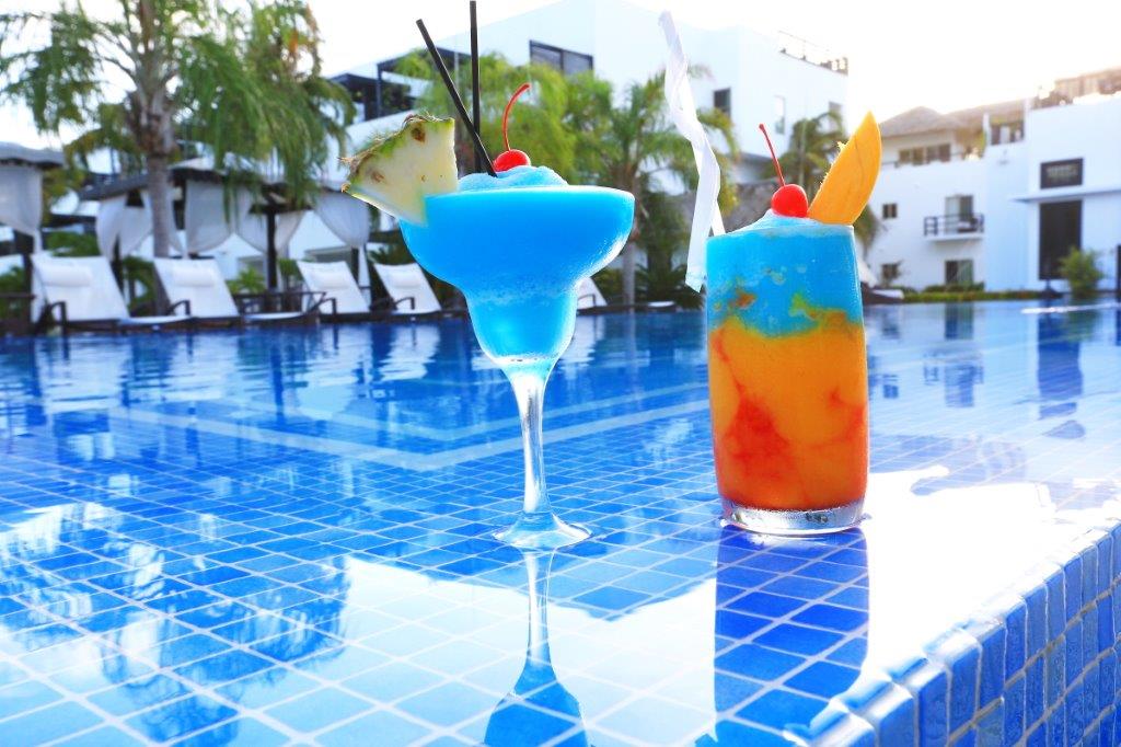 LasTerrazasBZE's tweet photo. Cheers to the weekend!
#cheers  #onlyatO  #ORestaurant  #LasTerrazasResort https://t.co/juT4jdNHrv