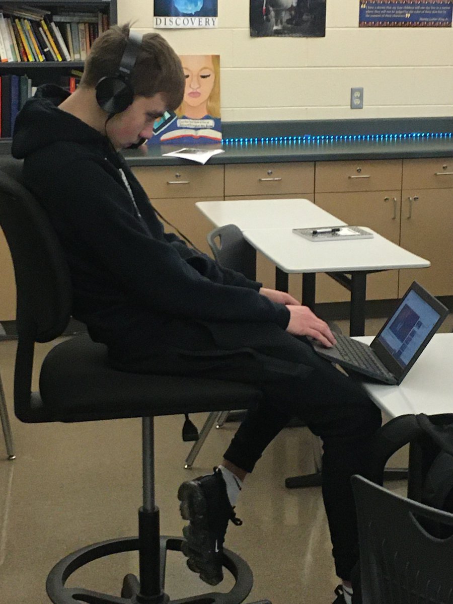 TeachWysocki's tweet image. This S got creative w/ flexible seating options. Shout out to @Greenfield_SD 's education foundation for headphone grant and @greenfield_hs for flexing up some of my chairs/desks. #flexiblework #asynchronouslearning #Innovating  #edchat #edtech #educhat #whateverhelpsthemwork