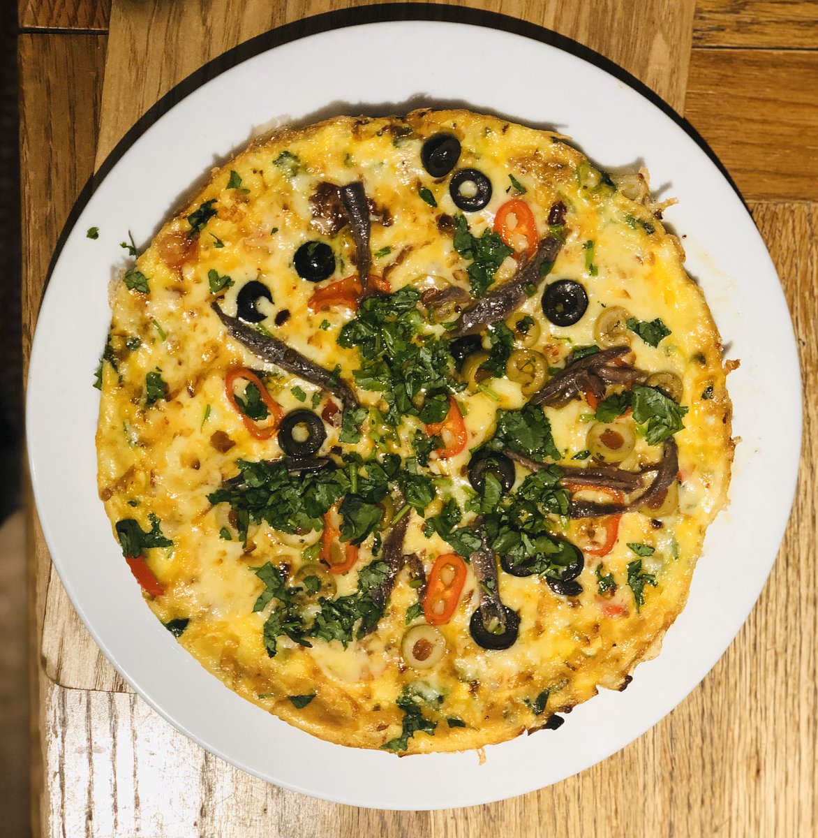 chillidadd's tweet photo. Chilli Omelette, Anchovy’s, Spring Onion, Fresh Chilli, Garlic & Papaya, Olives, Smoked Chilli Cheese, Mild Cheddar Cheese (50/50) and Fresh Coriander.
🌶🥚🧀🌶
#ChilliOmelette #GarlicAndPapaya #FreshChilli #SmokedChilliCheese #FreshCoriander #SpringOnion #Anchovys #OiliveOil https://t.co/ztEw19TXo7