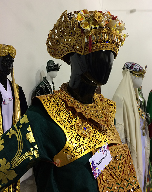 nat_clothing's tweet photo. Beautiful folk costume for Indonesian legong dance https://t.co/AHVPL86HcK
#legongdance #legong #folkdance #legongfolkdance #legongdancer #Balinese #Bali #headdress #accessory #headpiece #nationalclothing #nationalclothes #folkdress #folkcostume #folkclothing #folkgarment https://t.co/P0BtBgR4QS