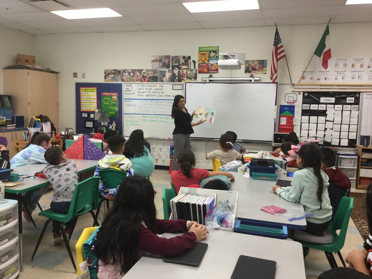 MaestroRamirez3's tweet photo. Buscando la causa y el efecto en nuestra lectura como una de las estructuras del texto.  Gracias maestra Arcentales.
#KomenskyMatters #D100Inspires https://t.co/NMTmaCSVnv