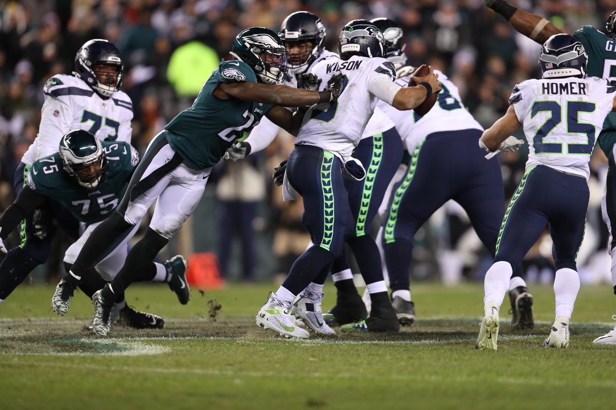 MalcolmJenkins's tweet image. I love this team, I love this city, and I love this game! I have no regrets... after 11 seasons, I’m healthy, energized, and poised to continue to play at a high level. My greatest motivations are my teammates and I’m damn proud to be their leader 😤
#FlyEaglesFly