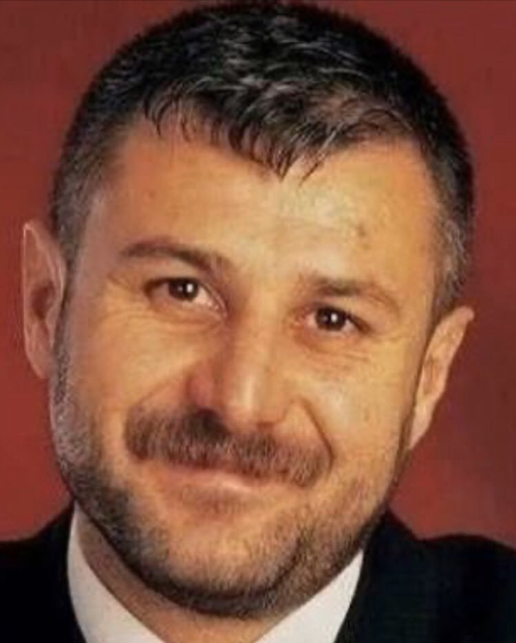 Bir babanın doğumu diğer babanın ölümü... 3 yıldızlı otelde ölen 5 yıldızlı adam canımız kanımız Azer Bülbül’ün vefatının sene-i devriyesinde rahmetle anıyor diğer bir baba @AydCetin’in doğum gününü en içten dileklerimle kutluyorum... #AzerBülbül