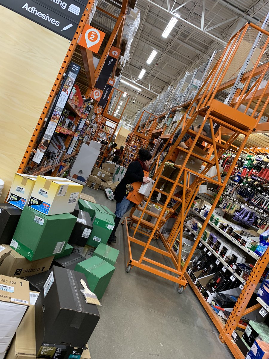 TosaDepot's tweet image. There's some POWER in this packdown taking place in our #DepartmentOfTheWeek!! @HD_TheShore4912 leadership team clearing paint overheads!
#ShelfAvailability #letsdothis #weSHOREcan 
@jonbaumann304 @CampSweenScott @KevinMasseyTHD