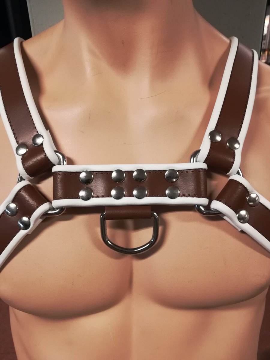 Eroticaonline_'s tweet photo. Het Nieuwe Jaar is alweer bijna 1 week oud, heb jij nog goede #voornemens?? Kom eens langs bij ons in de winkel voor een (nog) #stouter 2020. Mooie BDSM artikelen van #topkwaliteit. #sextoys #vibrators #bdsmlovers https://t.co/u7pKQdwKY8