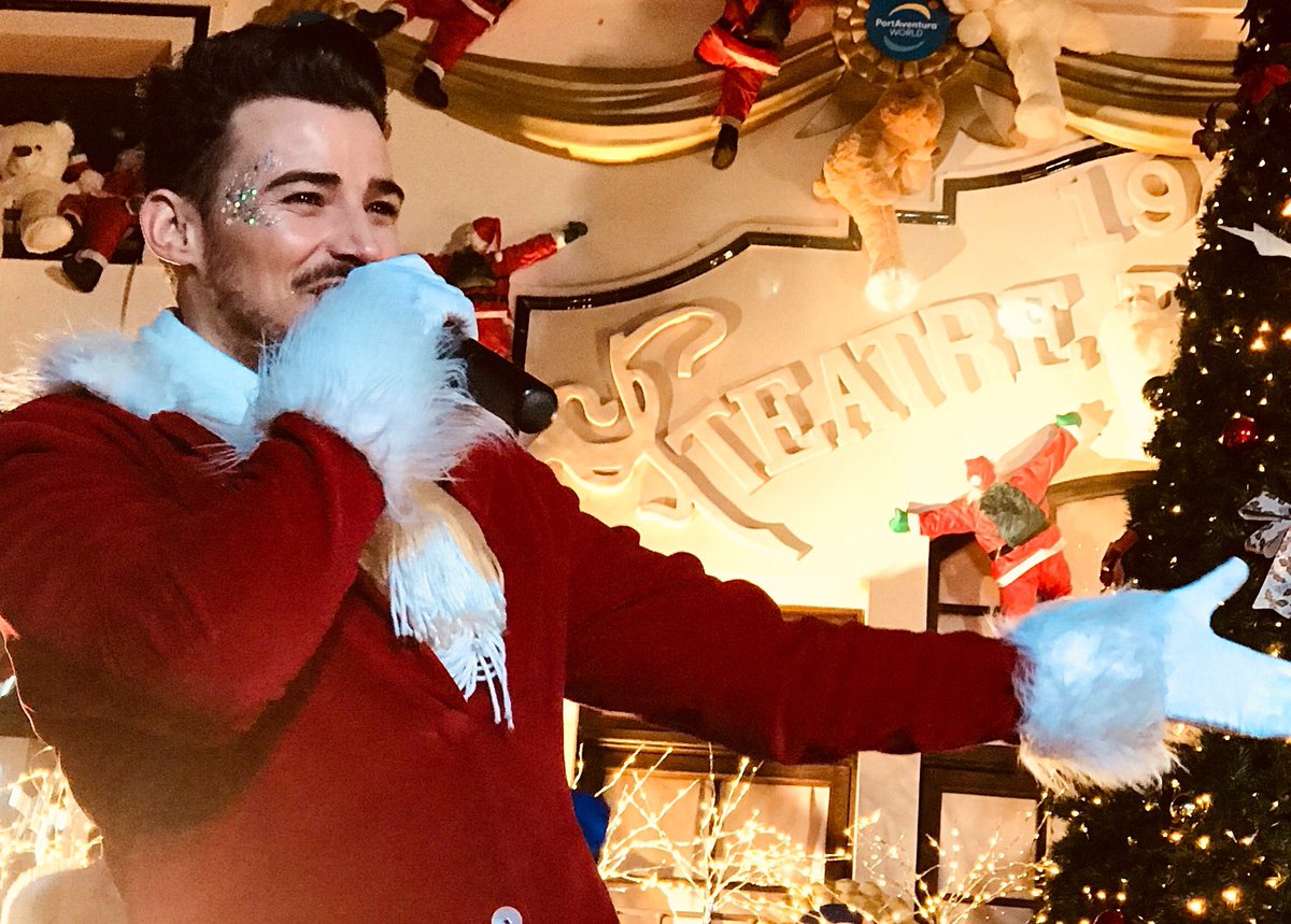 AngelCapelTGN's tweet photo. Hoy se ha terminado la temporada de @Portaventura_ES donde hemos podido disfrutar de todo este tiempo de @AngelCapel Ha sido todo un placer! 🎭🎼 https://t.co/Laia4s17jO