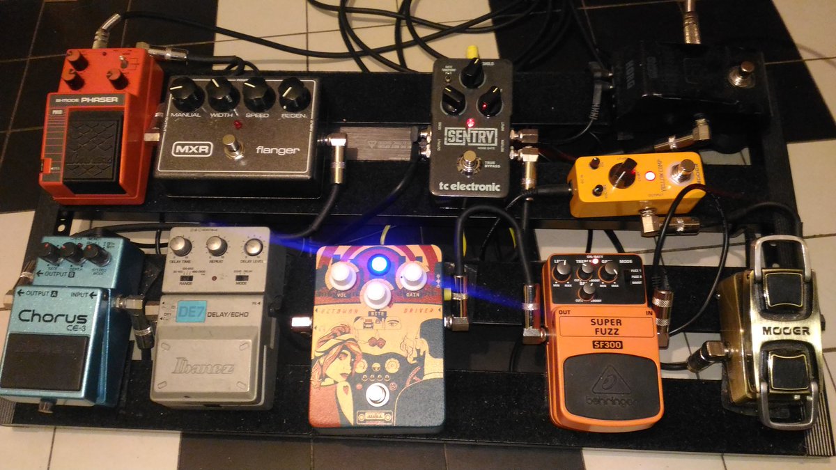 AmdusciasBaal's tweet photo. Putain la vache le son
SALUT MONOLORD CA GAZE ?
#pedalboard #orangeamplifiers #getawaydriver #behringer #behringersuperfuzz #doommetal #Guitarplayer #guitarpedals #boss #ibanez #mxr #tcelectronic #mooer #korg #pboad https://t.co/2dcS5Raun8