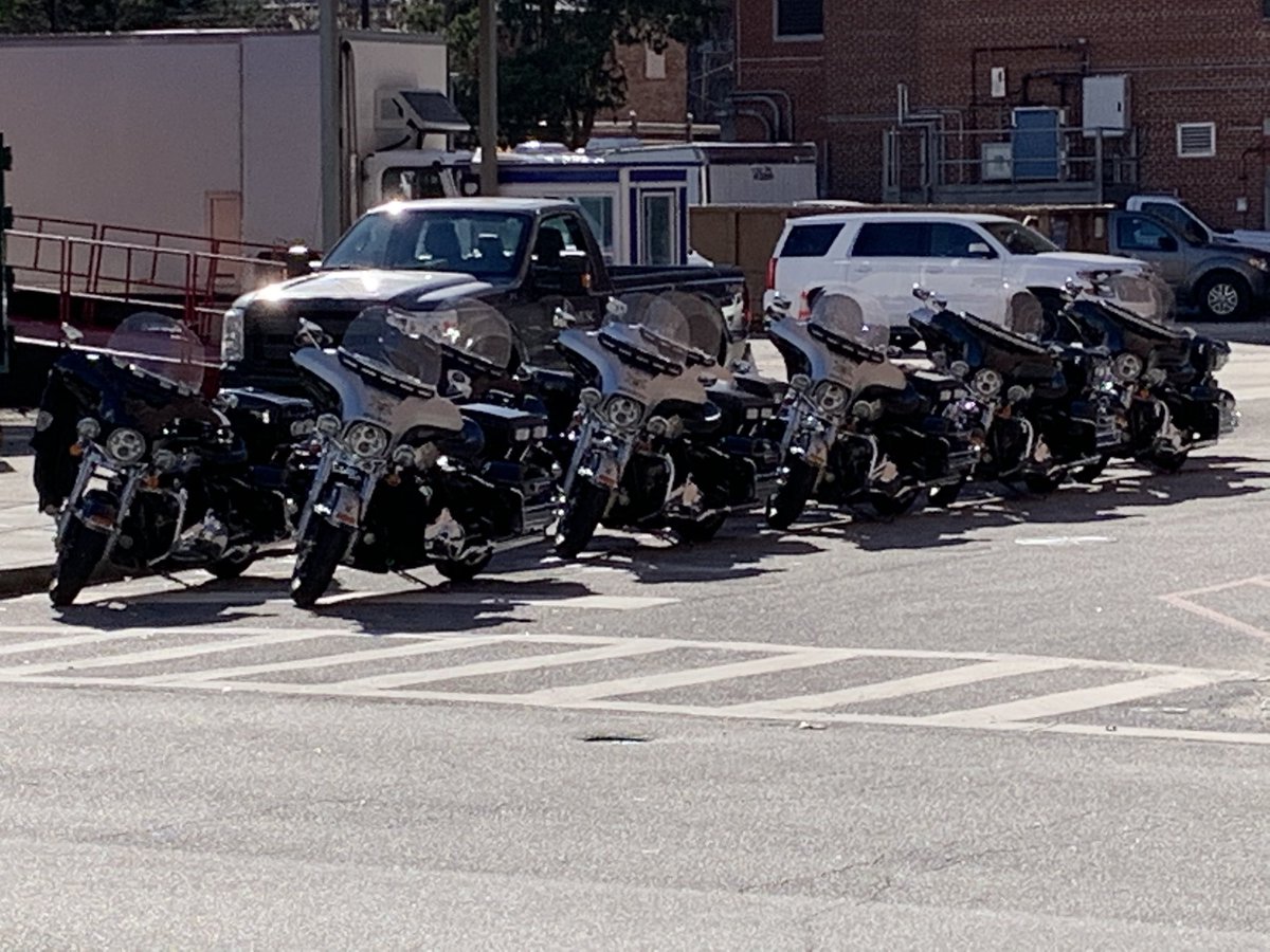 CarterCoyleMUSC's tweet photo. Officers are lined up and ready @MUSChealth to escort the body of fallen officer Jackson Winkler, shot &amp; killed in Florence yesterday. His autopsy started about 1pm. @Live5News @wmbfnews https://t.co/xQtOIlG3u7