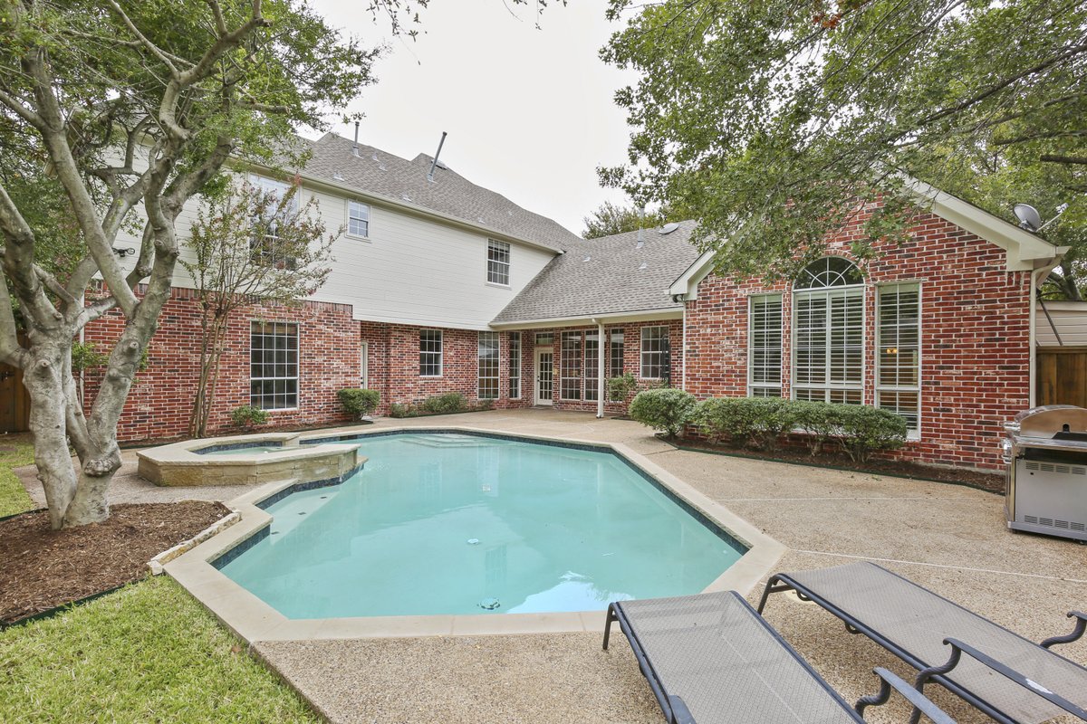 TheOGormanGroup's tweet photo. 5900 Glen Heather Drive, Plano $674,900
Cozy up in this West Plano classic on a corner lot! Formal & dining feature high ceilings, plantation shutters, fireplace, updated lighting + butler's pantry.
#theogormangroup #dallasrealestate #realestatedallas https://t.co/pF48f6i4sP https://t.co/jljuk9xqkb