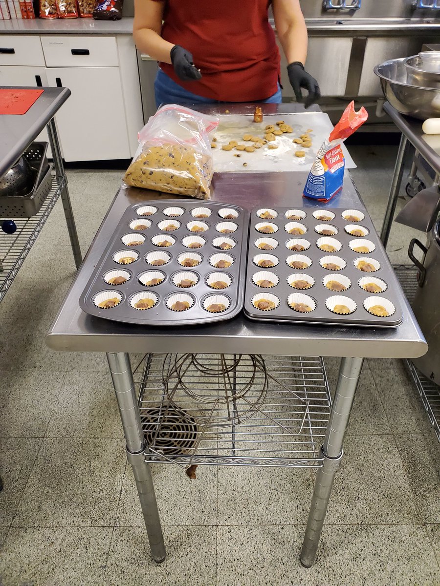 OneStoreAtATime's tweet image. We're baking Snicker brookie pies for a @MarsGlobal  event in #IrvingTX tomorrow...stay tuned!