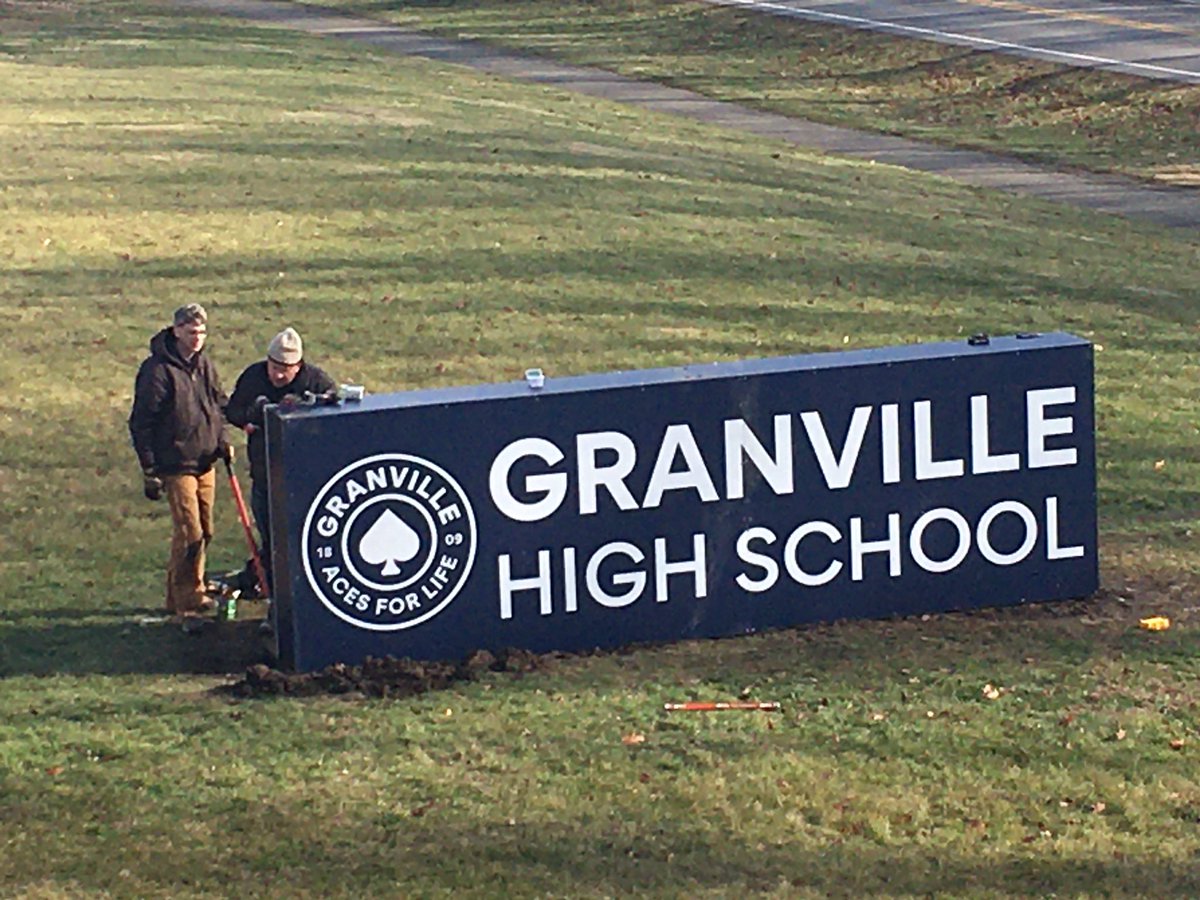 The High School got a new sign in front today!