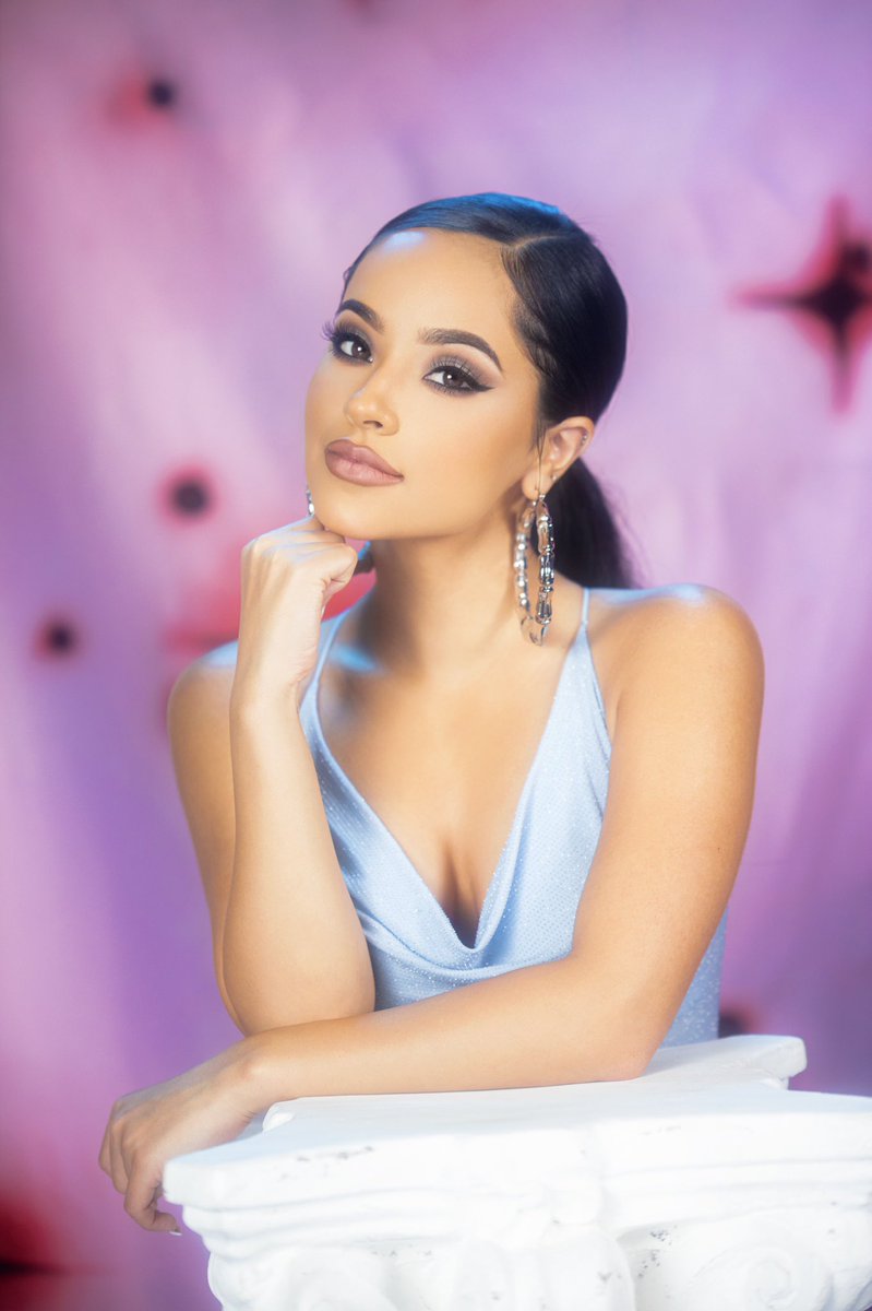 Becky G – Social Media:

Instagram – 23.5M
YouTube – 15.2M
Facebook – 8.7M
Spotify – 7.1M
Twitter – 2.5M

Total: 57.0M