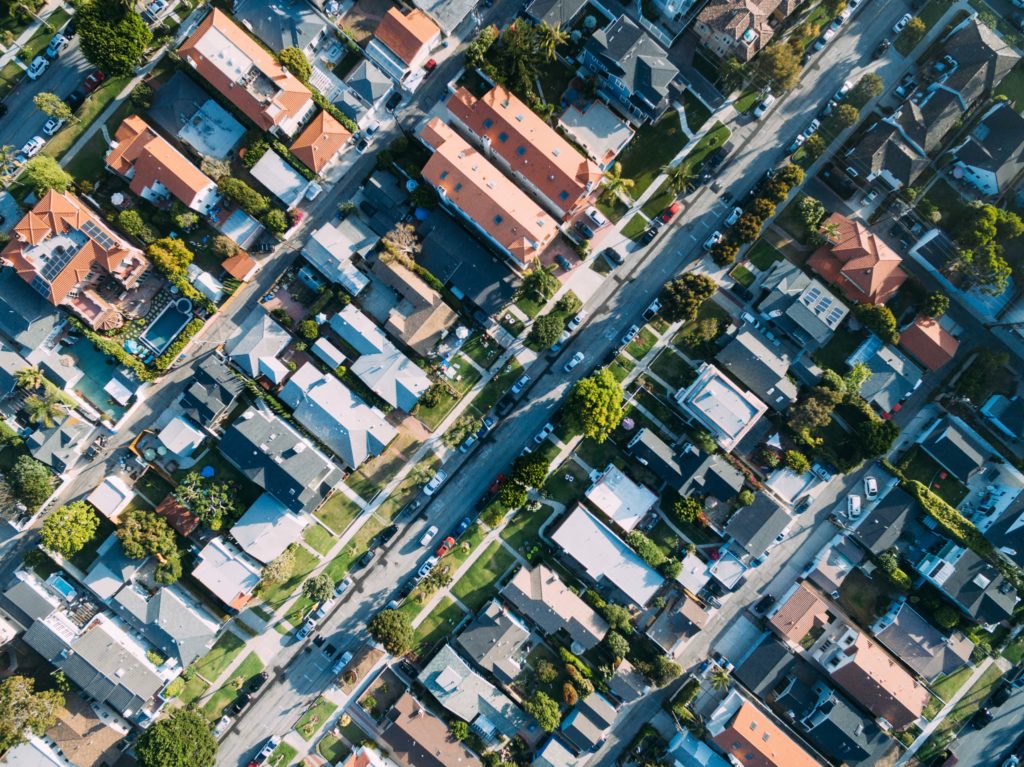 Why More Americans are Choosing Online Mortgage Lenders (Instead of Traditional Banks) feedproxy.google.com/~r/thesimpledo…