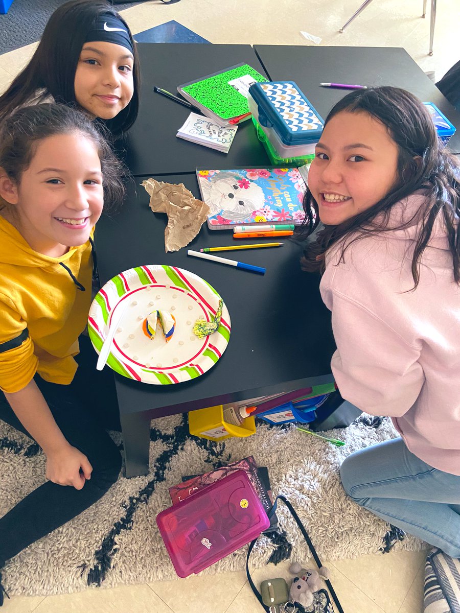 StaggSavannah's tweet photo. As we carved “canyons” today, one group ended with an awesome array of “sediments” to see W.E.D. in action! @NISDCarnahan #CarnahanTribe https://t.co/VF0GriBSzC