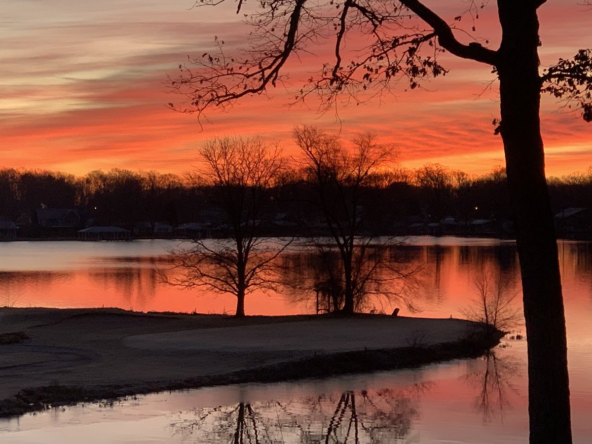 TippyCCGolf's tweet photo. Sunrise at our beautiful course!⛳️ https://t.co/U8NUQGWhzO