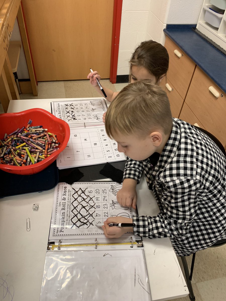 Erin4511's tweet image. Building and reinforcing math workshop routines in Mrs. Crook’s K class. Independent and partner activities provide engaging tasks to allow T to pull small groups for differentiated instruction @PembrokeElemen1 @BirminghamPS @Math_BPS #bpslearners