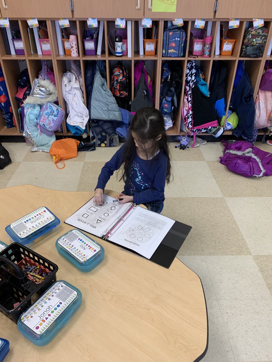 Erin4511's tweet image. Building and reinforcing math workshop routines in Mrs. Crook’s K class. Independent and partner activities provide engaging tasks to allow T to pull small groups for differentiated instruction @PembrokeElemen1 @BirminghamPS @Math_BPS #bpslearners