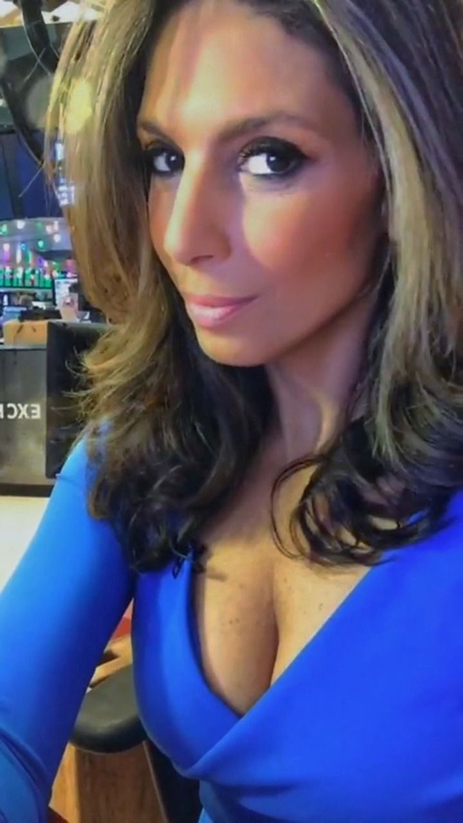 npfanclub_'s tweet photo. Eyes up folks ... 👀

Nothing to see here, just move along now, just move along. Just @NPetallides looking stunning in blue back in the day at #FbnAm 😉

#NicolePetallides #WeLoveNicolePetallides https://t.co/30c5Ks8JEs