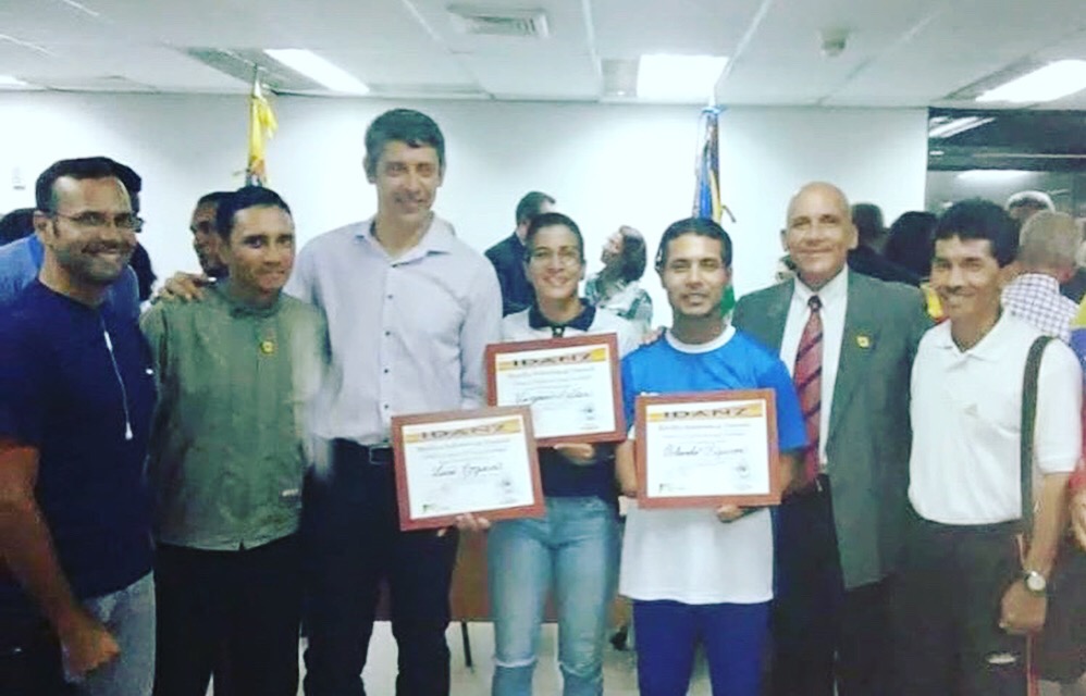 tkdnoguera's tweet photo. Día del Deporte en Anzoátegui, al recibir los premios @virgitkd-atleta del año 2019, @orlandotkd21 - atleta Paratkd año 2019 y mi persona Entrenador del Año 2019, de parte del IDANZ. En pro del Taekwondo del Estado Anzoátegui, para nuestra Asociación ATA
#NogueraTaekwondoCenter https://t.co/kbU0ckT0Jb