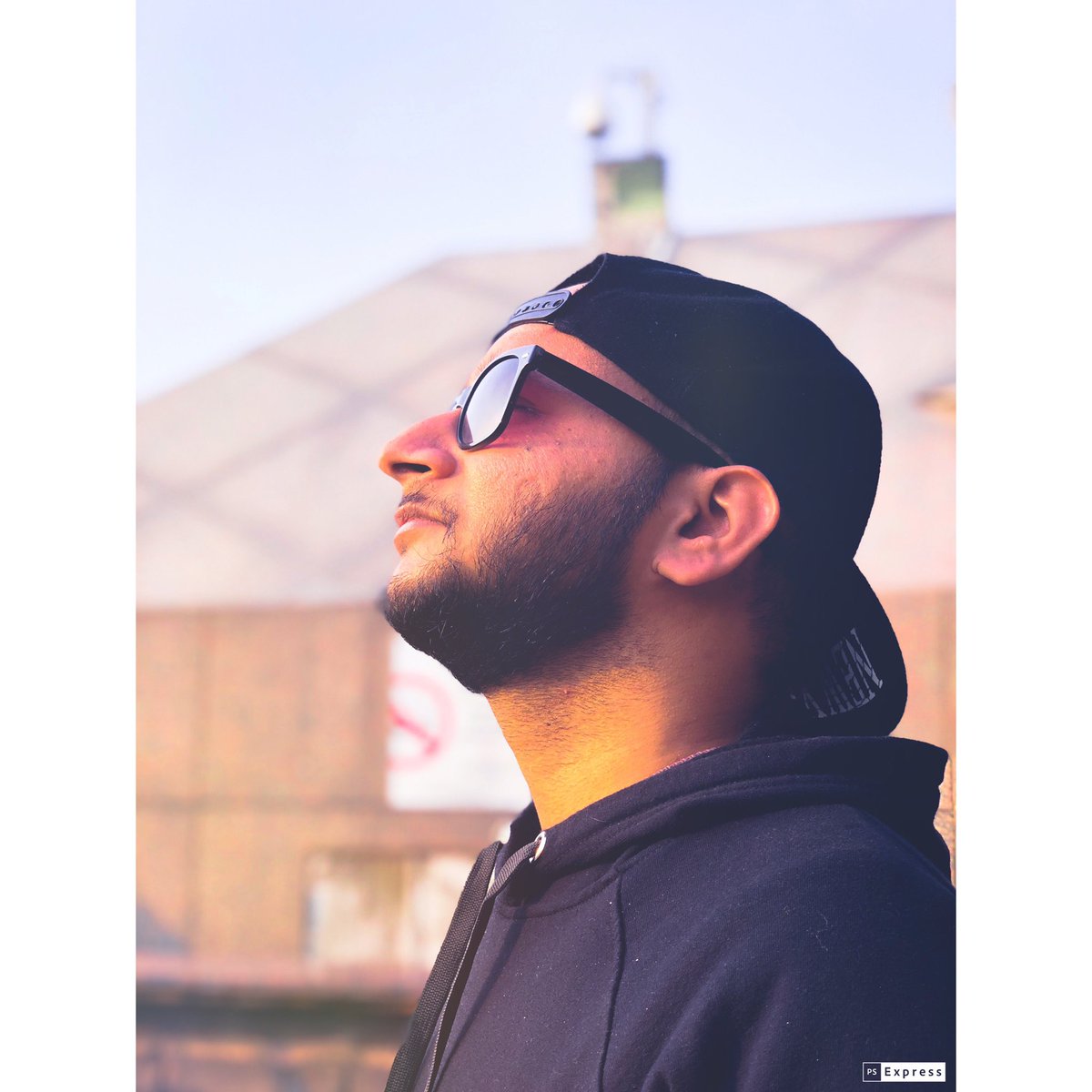 ak2_music's tweet image. Magical 💫 thinkin’ 💭 
.
.
.
.
.
#magicalthinking #tuesday #thinkblink #moment #headuphigh #futuristic #instagood #instadaily #stayclassy #portrait #shotoniphone