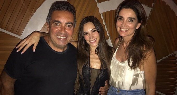 aparicioshowman's tweet photo. #BenditasPolemicas AYYY POR FAVOR EL SABADO QUE VIENE CUMPLO AÑOS , INVITAME AL PISO POR FAVOR @Edi_hermida CHIRUSA HERMOSA AMO A TODES !!! AYER VÍ A LOS DIVINOS @diegopcalamar @veronicavarano SON DOS DULCES AGUANTE @BenditaOk https://t.co/tATImp0l85