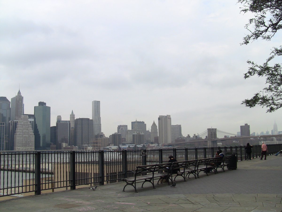 井上士郎 Shiro Inoue 11年に訪れた時のnyc グラウンドゼロは工事中 昔住んでた時によく散歩した ブルックリンハイツのプロメナードはノスタルジーに浸れる場所 Nyc ブルックリン 11年9月 T Co Wyv2xmemto
