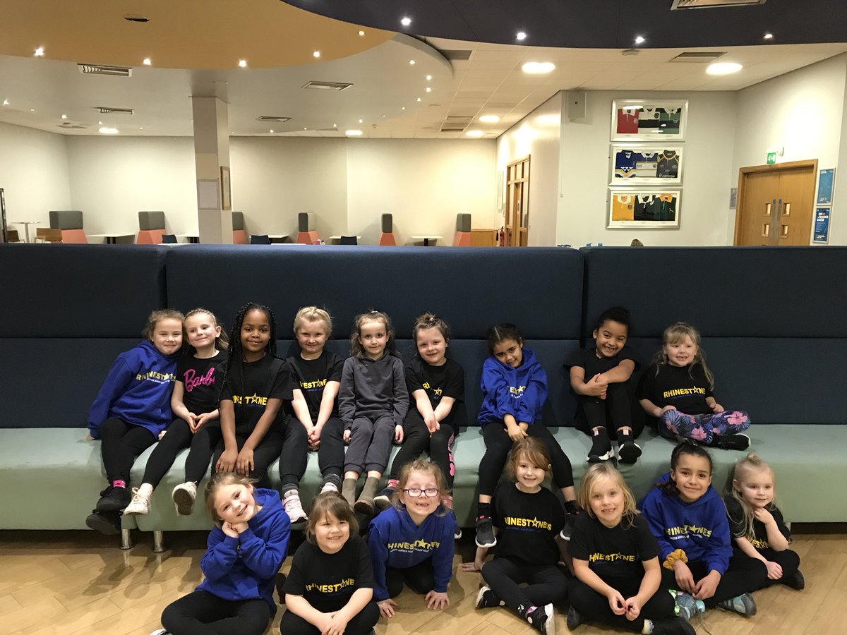 rhinestones09's tweet photo. Soooooooo good to be back 💙💛 https://t.co/w33LDLKZFV