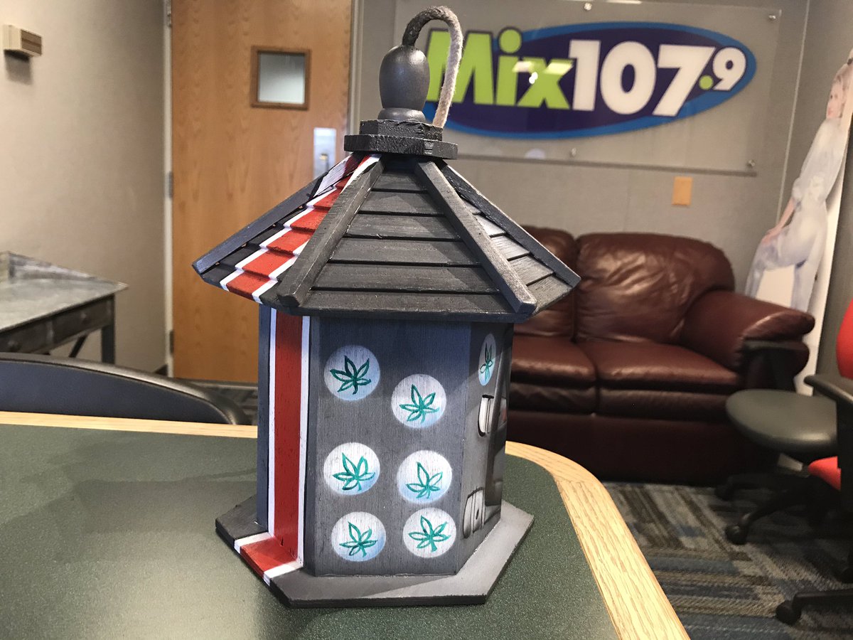 Andreonair's tweet photo. You can bid on this awesome bird house at the @OhioHomeShow this weekend with proceeds benefiting @SusanGKomen #mymix1079 #HomeTweetHome https://t.co/Mhr7C529wi