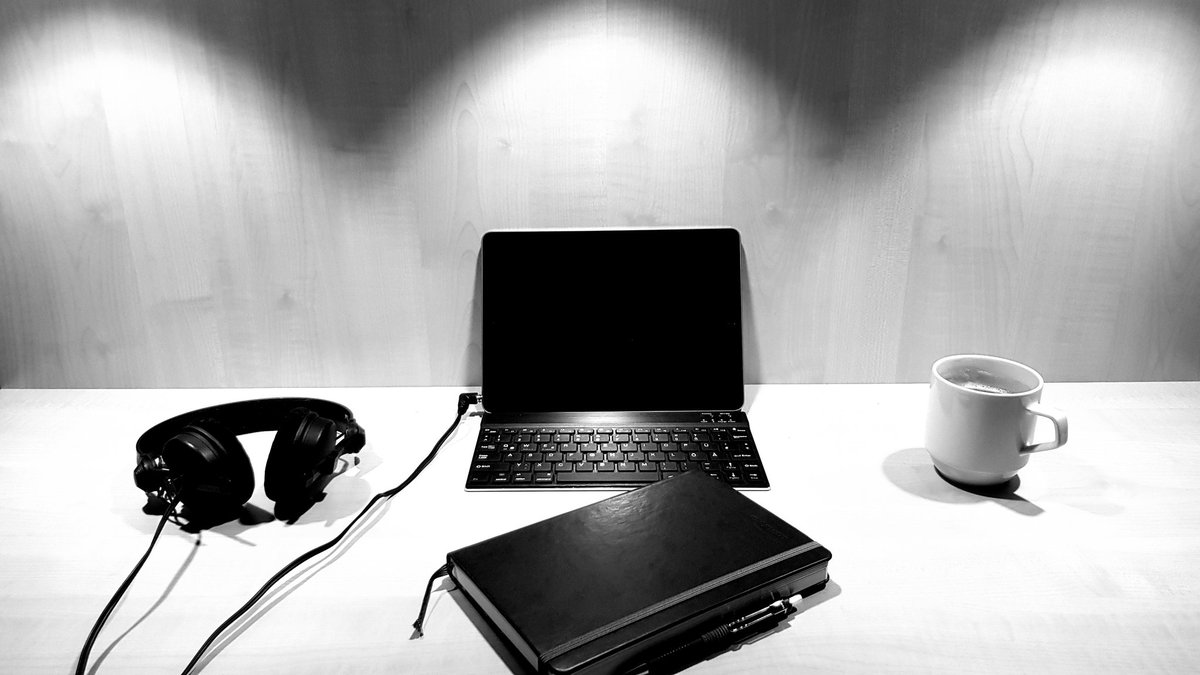 MarcTomfohrde's tweet photo. Work work work...😑😀
_________________________

#marctomfohrde #trancefamily #trance #trancewarriors #trancelovers #work #weekplanning #getthingsdone #klarheit #klarheitkalender #coffee #withacoffee #sennheiser #hd25II https://t.co/JMnhZDvAoE