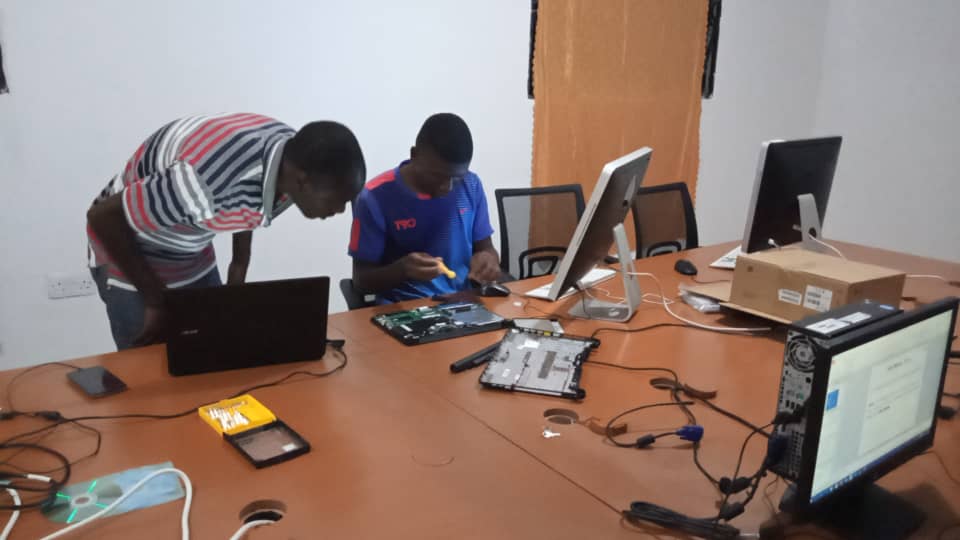 tehama_academy's tweet photo. We are very dedicated, we work so hard and with excellency. Hatufundishi tu tuna uwezo pia wa kukuwezesha kuwa fundi mzuri na kuijua computer kwa mapana yake!
#STEM #practical_Learning #futureOfLearning https://t.co/jVibzdnwNw