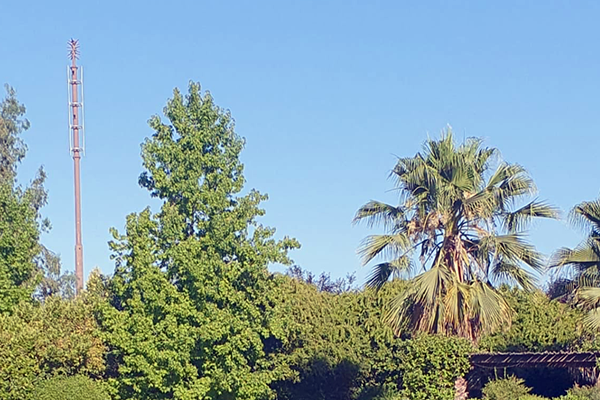 chicureohoy's tweet photo. Colina: Vecinos de Santa Esther buscan que se quite antena instalada hace una semana en el sector 
Afirman que no se les avisó y que estaría ubicada en un ‘área sensible’. 
https://t.co/jn6m7e9jlf https://t.co/2PcuCaALqt