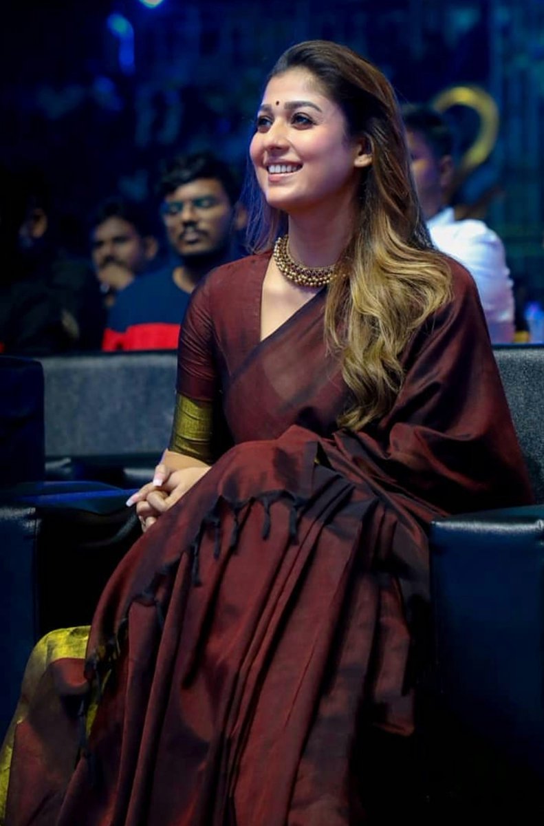 AshokLeo4's tweet photo. #azhgu #Nayanthara #Queen #LadySuperstar #Functionmood
😍💯😘 https://t.co/lrtKcUS5S7