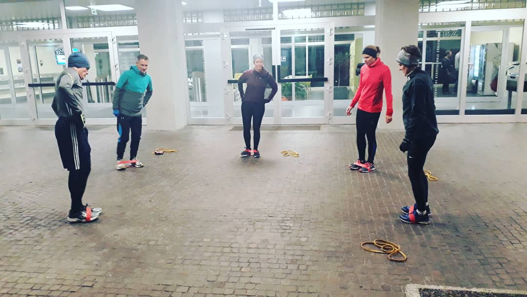SwissCityBootCa's tweet photo. Erstes Workout 2020 ist geschafft, Beine, Bauch und Po gestrafft!!! #knackarsch #zürich #bootcamp #functionalworkout #teamspirit #outdoorworkout #sklz https://t.co/a9RhtBXZzB