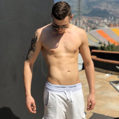 #NewProfiIePic #gaybogota #gaycolombia #gaymedellin #hung #top #gay #stud #lad https://t.co/yYaC9QVl