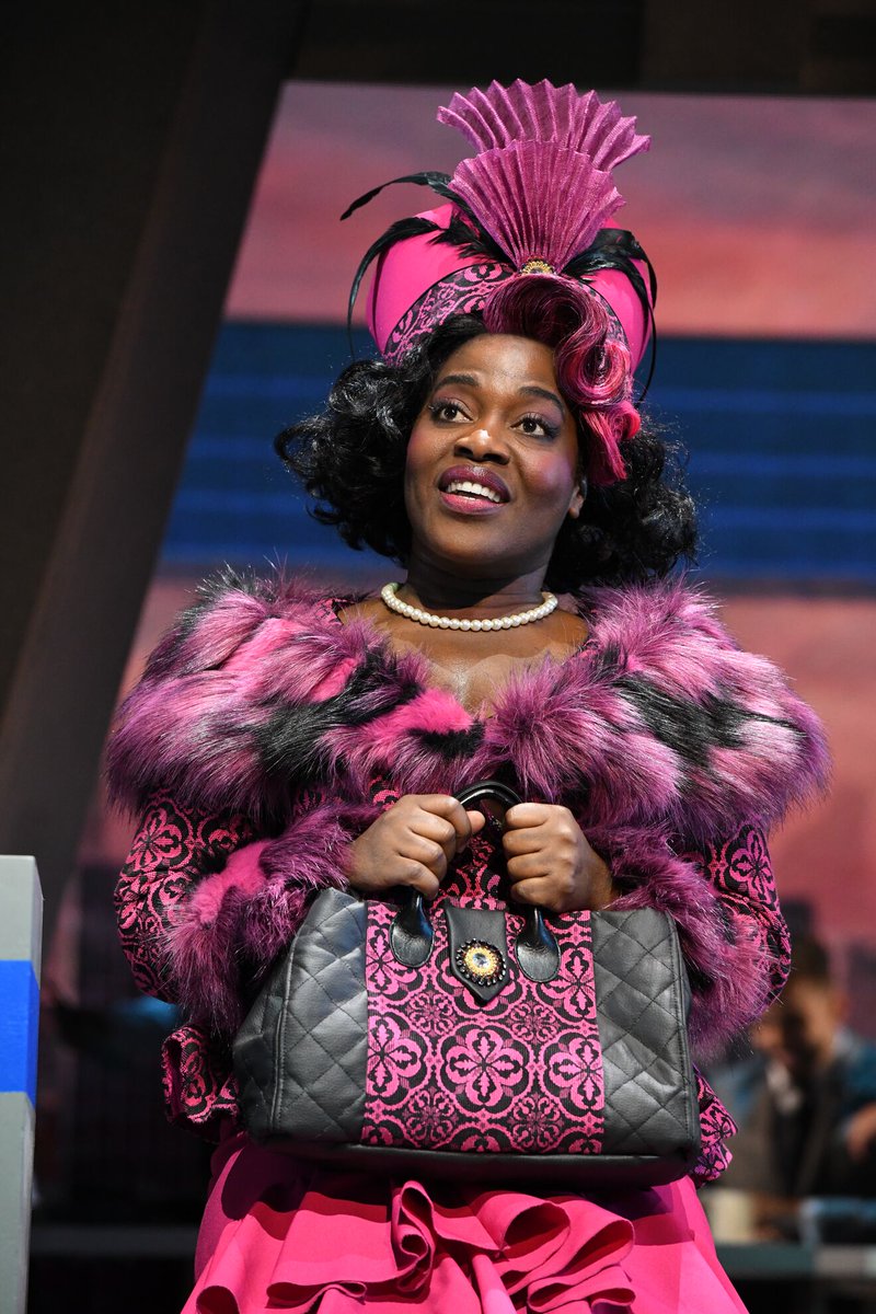 Plus que quelques semaines pour voir cette formidable artiste sur la scène du <a href="/MogadorTheatre/">Théâtre Mogador</a> dans le rôle d'Oda Mae. Vous avez jusqu'au 30/01 ! 😉