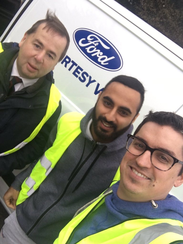 TreanorFrancis's tweet photo. Busy, busy, busy day collecting old Xmas trees to raise money for a great cause @treetopshospice ! I think we broke the record @rajanERAC ! https://t.co/mQMbJ6z5Cg
