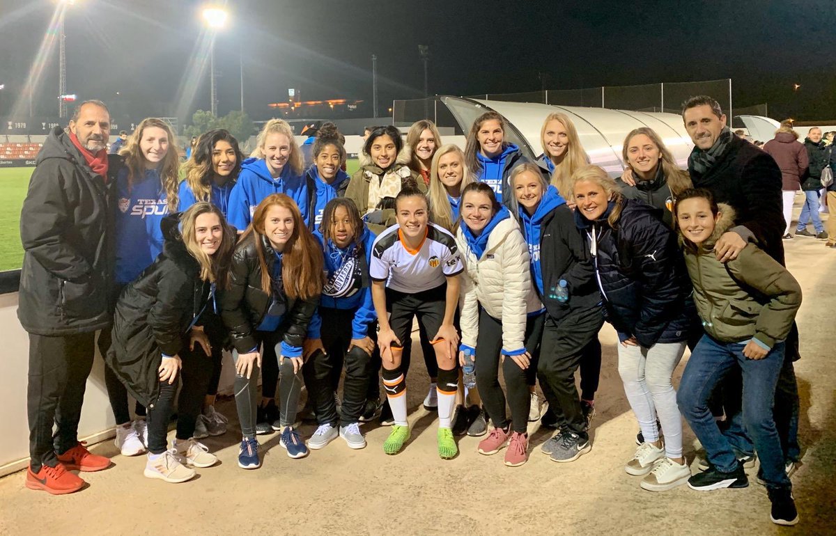 globalsportalen's tweet photo. ⚽️ 🇺🇸 Day 5️⃣ Tour Texas Spurs FC
Our girls from @texasspursfc have enjoyed a amazing @PrimerIberdrola match between @VCF_Femenino and #DéporAbanca. A match that has ended in a draw with the leadership of our jewel @alesserrano2000.
#TexasSpurs
#GSTours https://t.co/zz9bc0jtFu