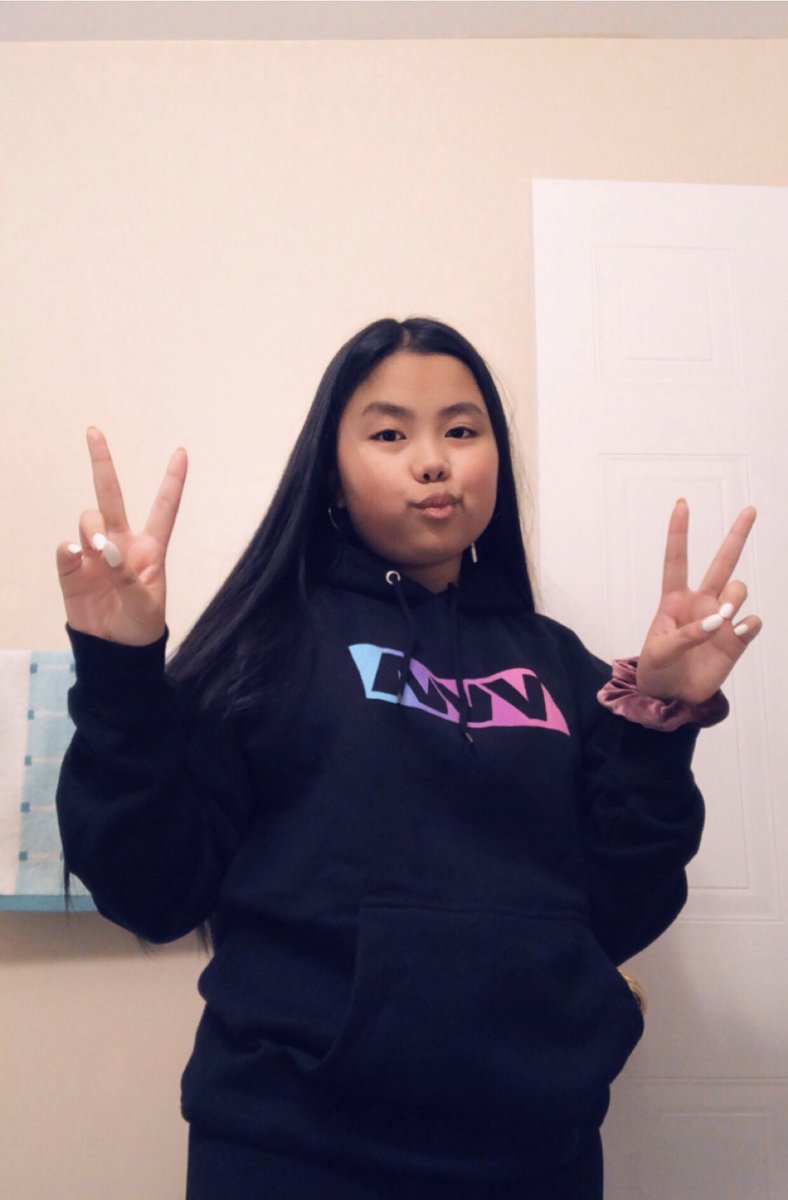 multi_mxrrell's tweet image. MY MERRELL TWINS SWEATER CAME TODAY☺️☺️ I WAS SO EXCITED AND WORE IT ONCE I GOT HOME FROM SCHOOL TODAY!!🥰 I LOVE THEM AND THIS SWEATER SO MUCH💘💘 @MerrellTwins @veronicamerrell @VanessaMerrell @thepaulmerrell @FanjoyCo